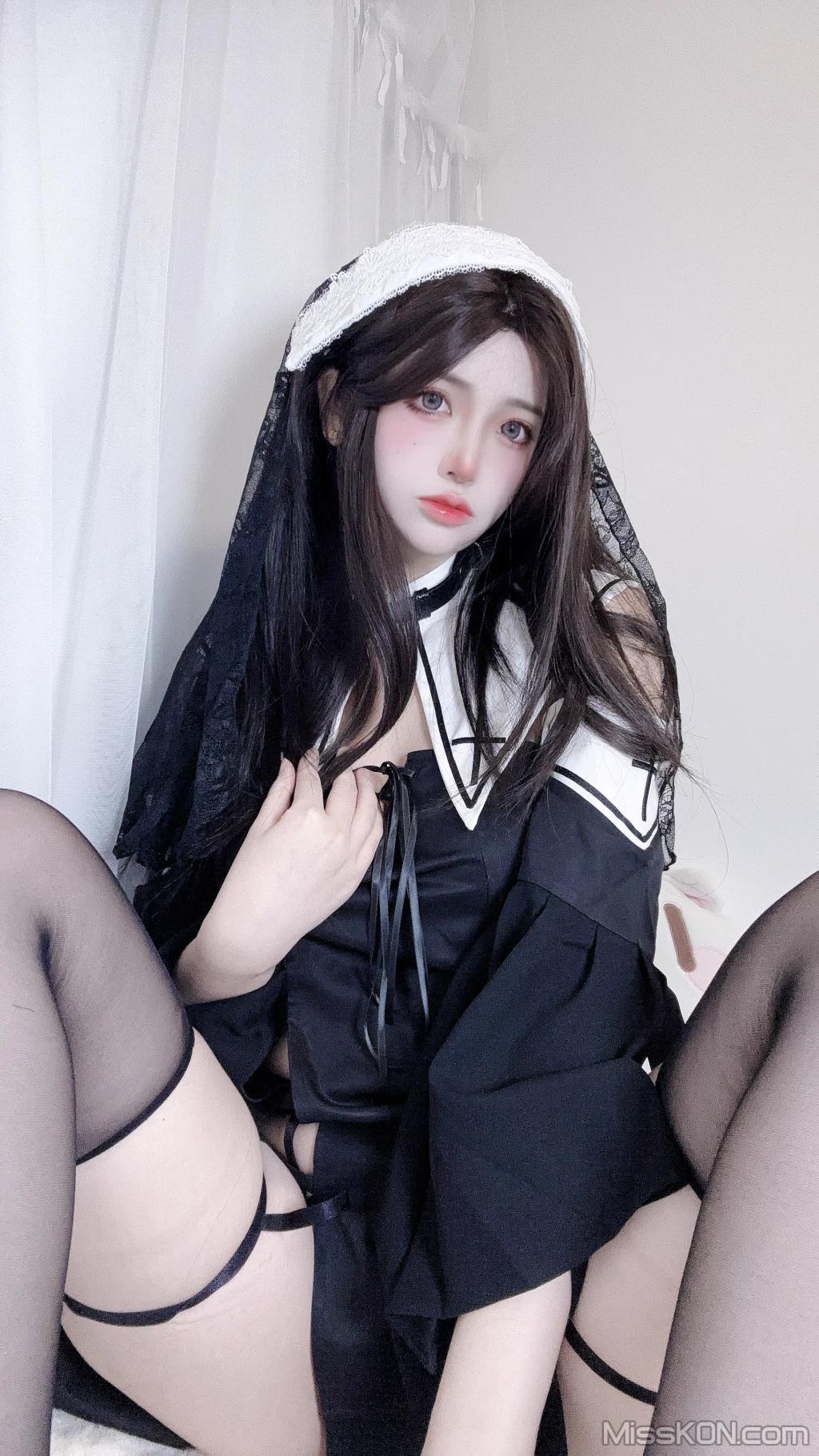 Coser@疯猫ss: 修女自拍 (21 photos)(5)