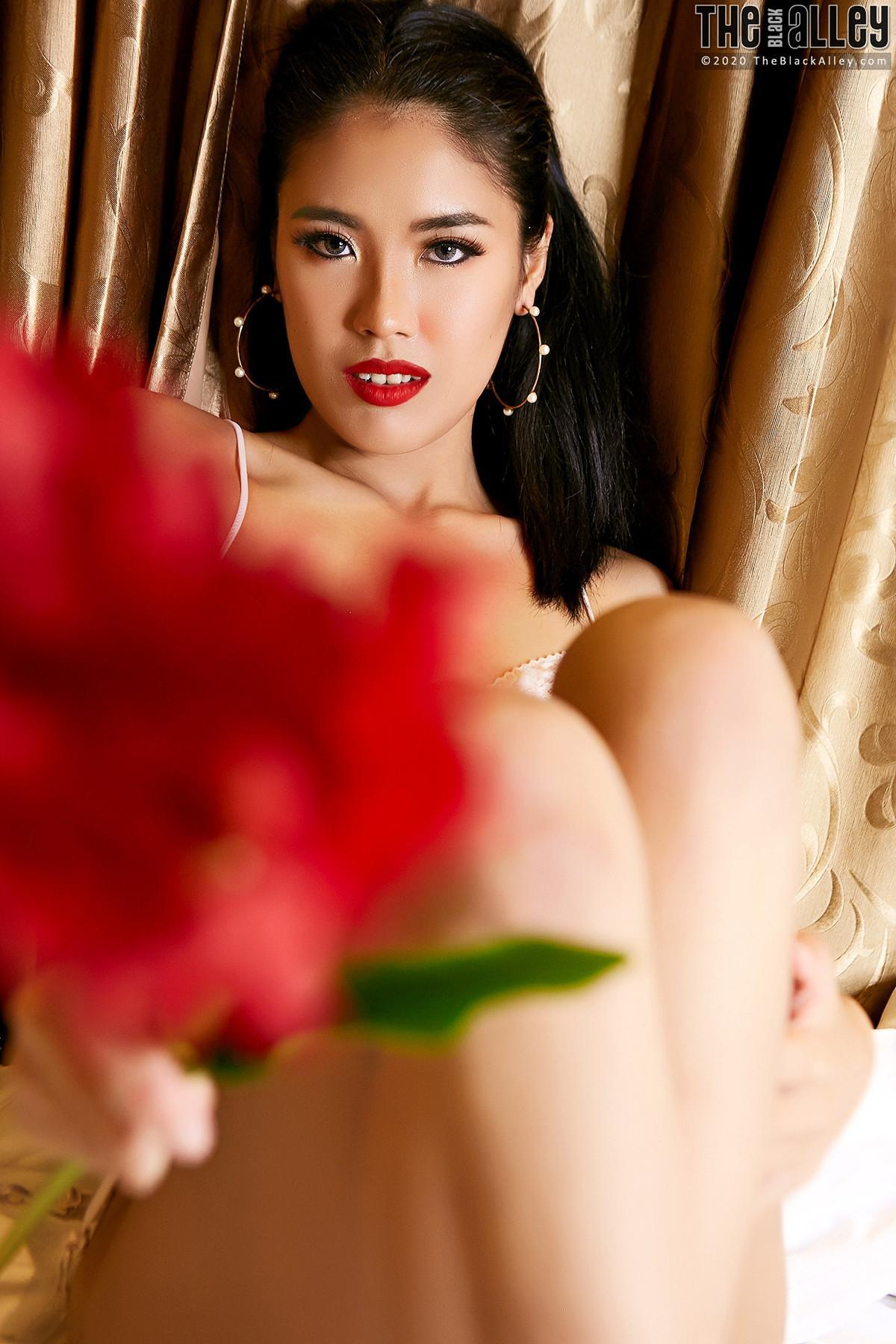 Deanna The Black Alley Photobook Set.20(31)