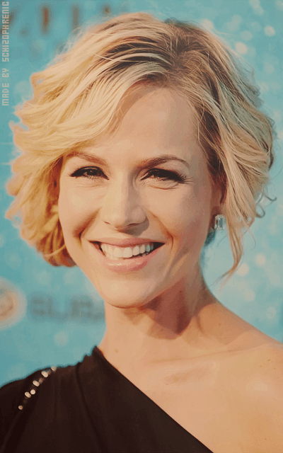 Julie Benz VlmM9kBE_o