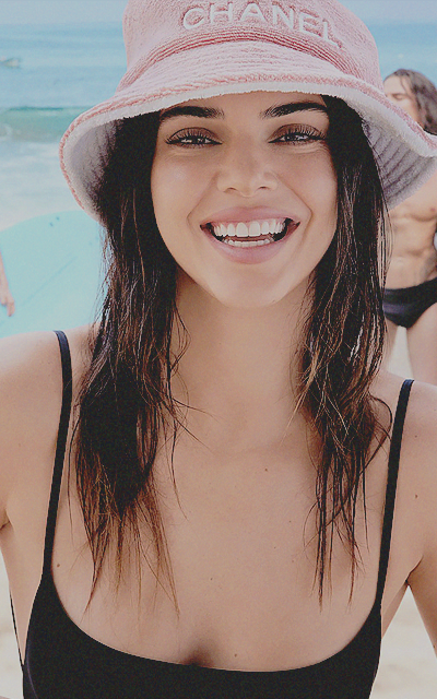 Kendall Jenner H7WcNoBe_o