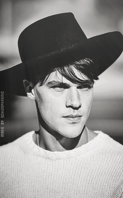 Finn Wittrock 6UcFSaKa_o