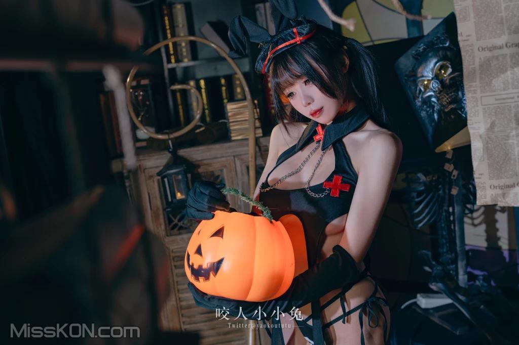 Coser@黏黏团子兔: 万圣节看护士 (40 photos)(9)