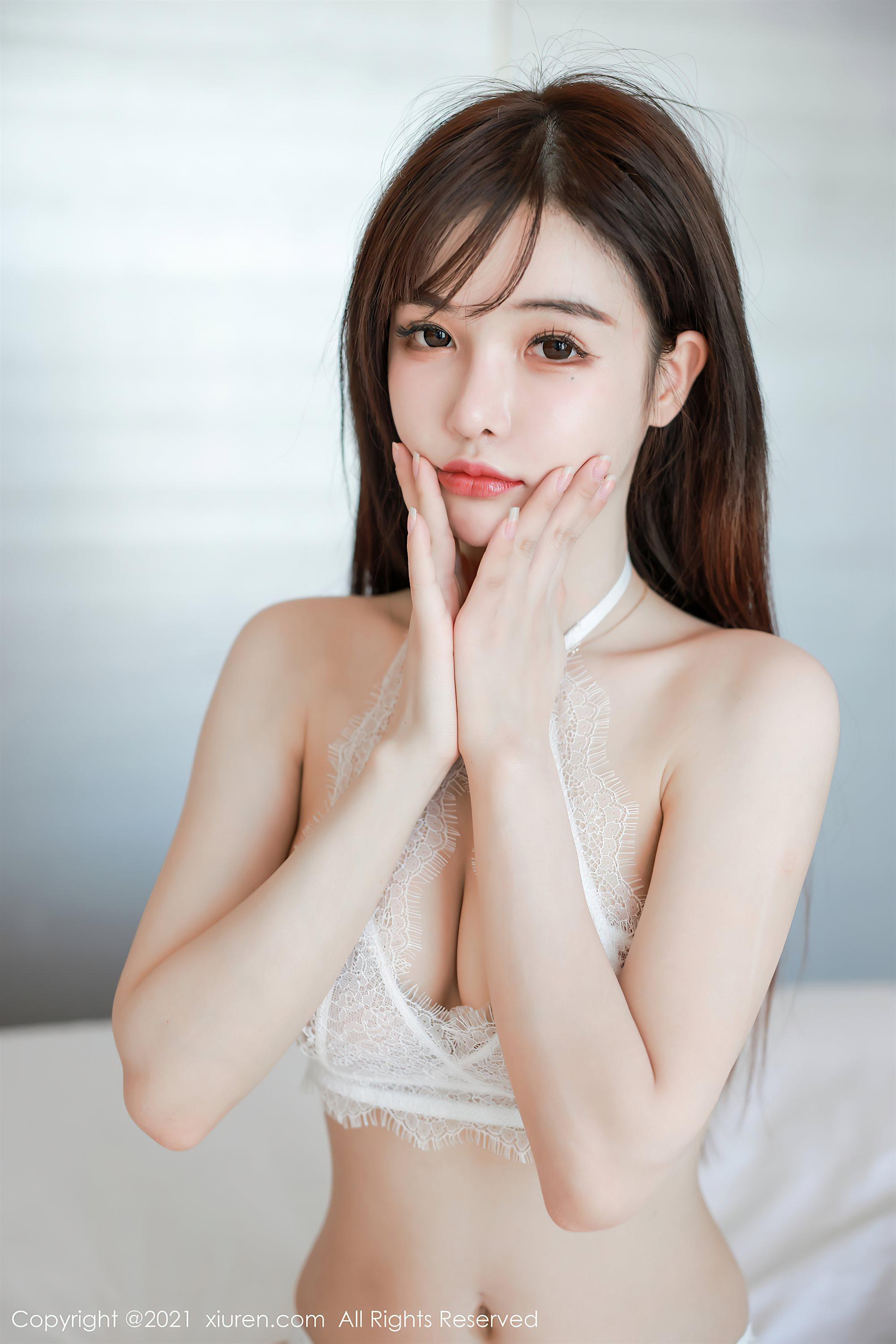 [XiuRen秀人网]No.3050 嫩模南初妹妹私房白色精致蕾丝内衣镂空秀完美身材诱惑写真(27)