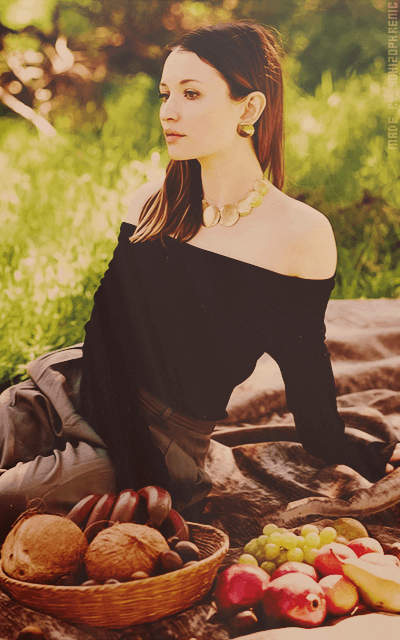 Emily Browning 7jRbufIx_o