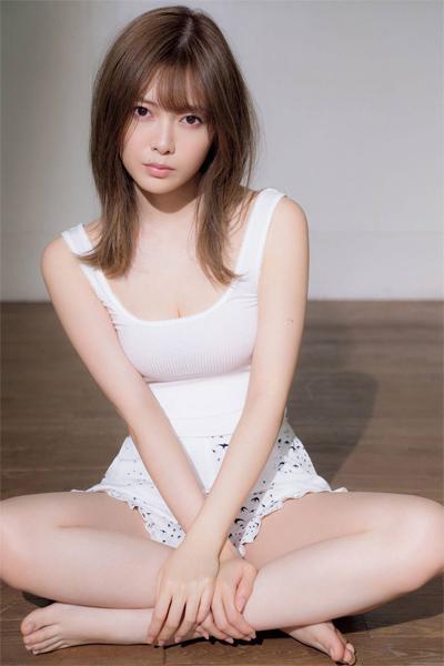 Mai Shiraishi 白石麻衣, FRIDAY WHITE 2019.01.14