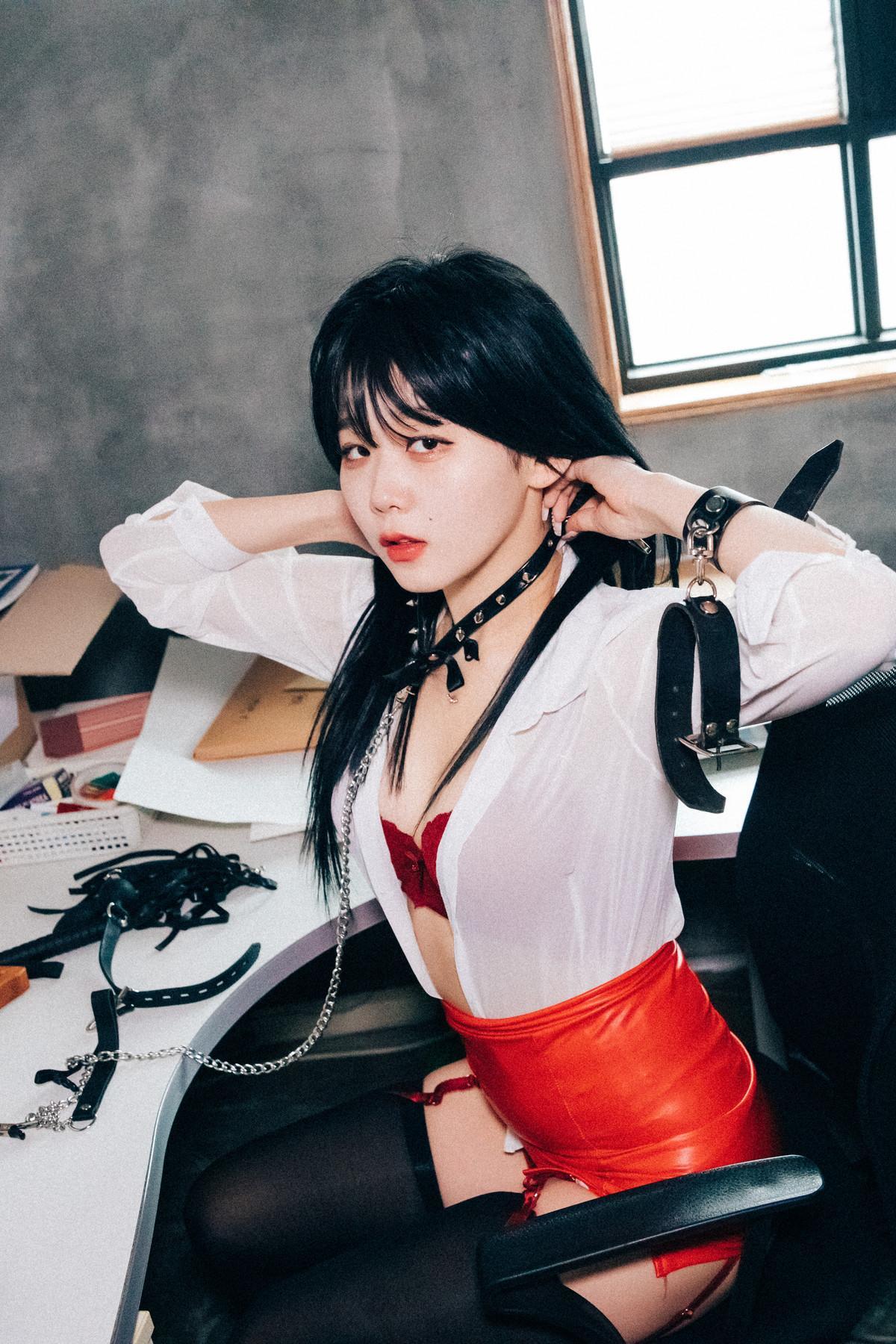 ZIA.Kwon 권지아, Loozy ‘Office Slave’ Set.01(21)