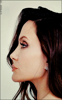 Angelina Jolie EMH7dDET_o