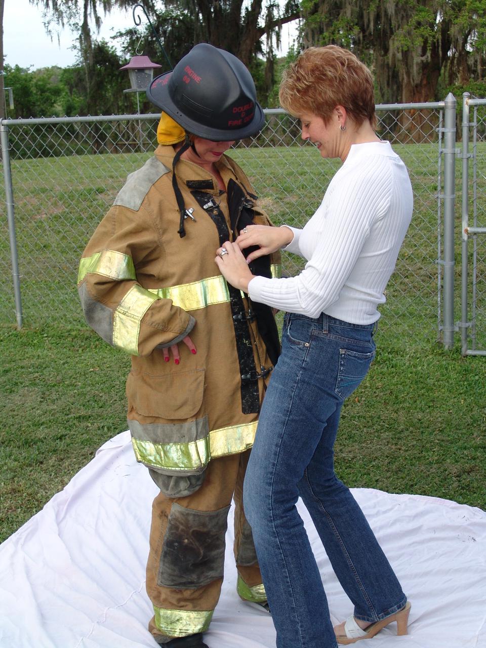 Busty lesbian firefighter Dee fucks a short-haired lady in public(2)