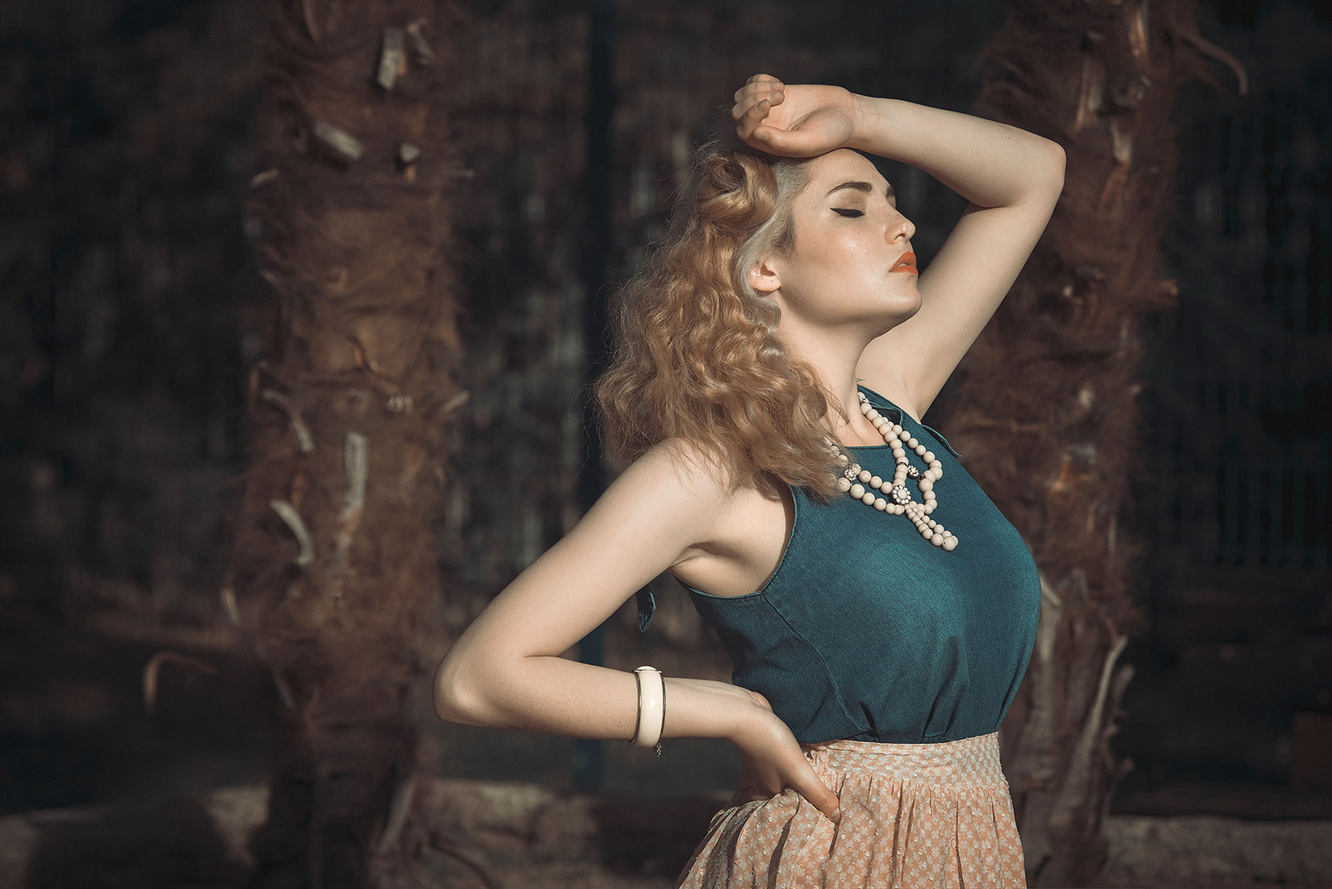 Elsa Illari, Ana del Portillo by Rebeca Saray Девушки отдыхают в парке развлечений в стиле 1950-х годов / фото 15
