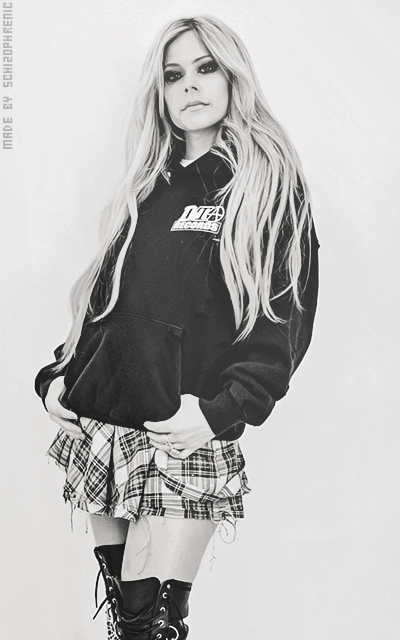 Avril Lavigne EGwMJEAc_o