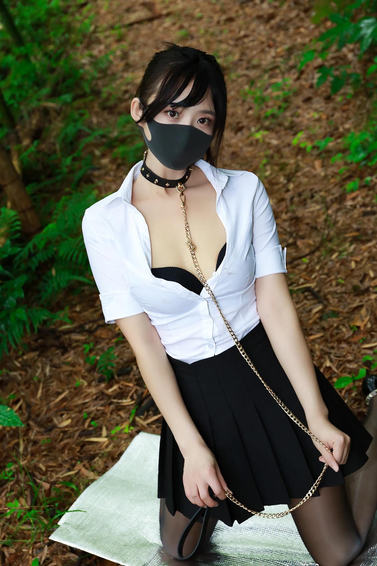 李佳LiJia – 黑百褶裙森林(23)