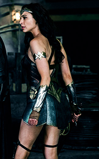 Gal Gadot IRL2aXAa_o