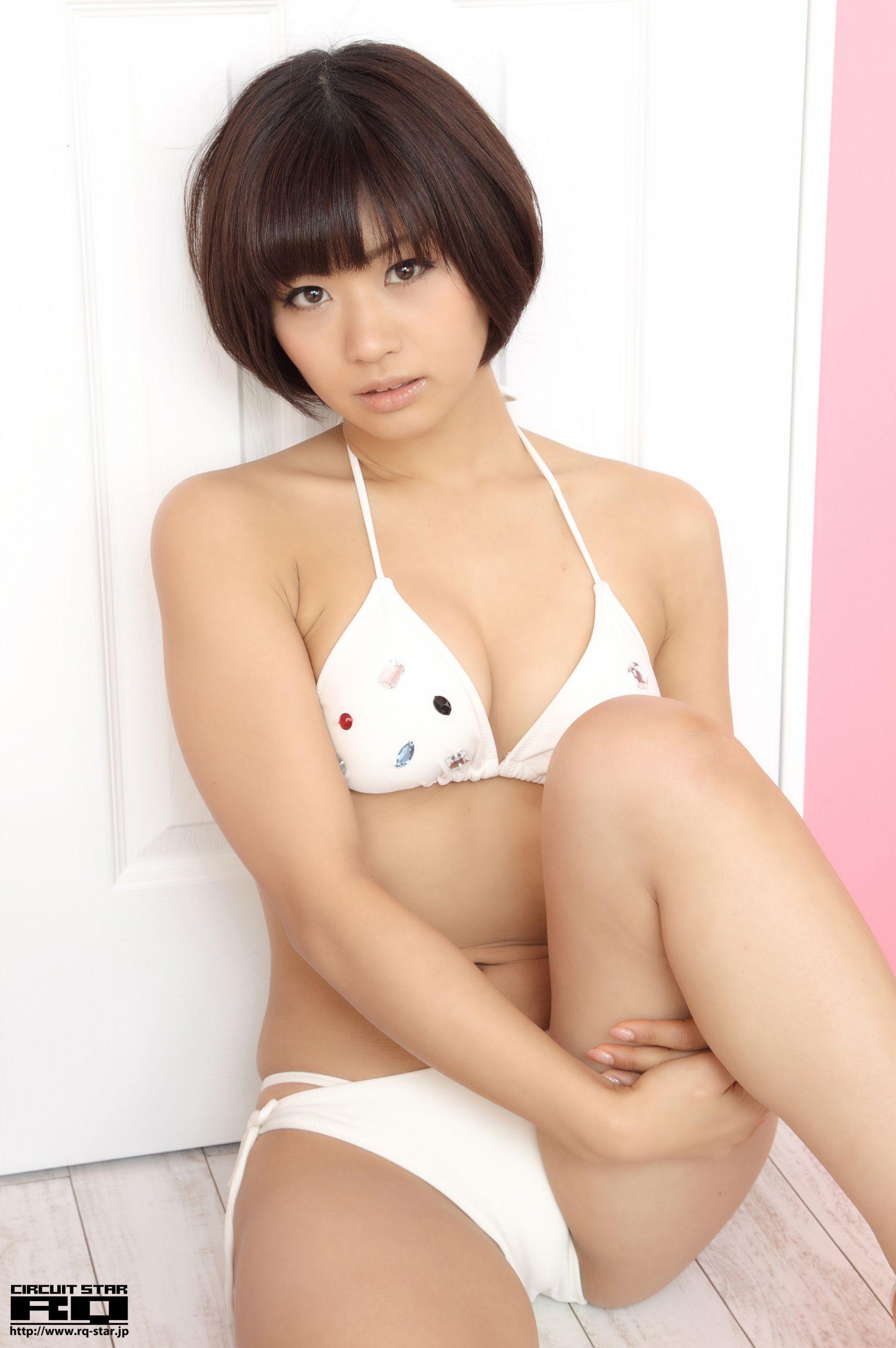 [RQ-STAR] NO.00609 安枝瞳 Hitomi Yasueda Swim Suits 写真集(58)