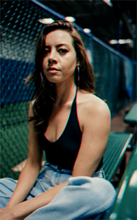 Aubrey Plaza DuGrPzbd_o