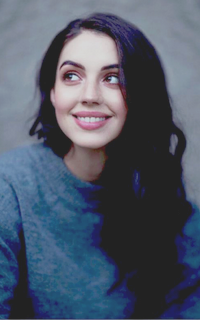 Adelaide Kane DNr2HJjV_o