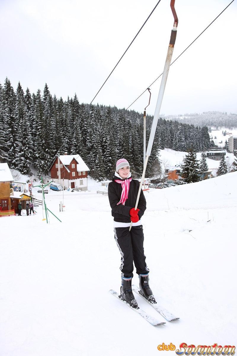 Four teen girls try lesbian sex for the first time after hitting the slopes(3)