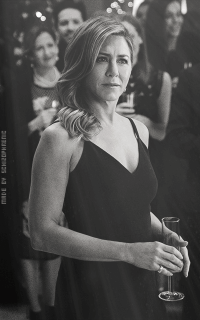 Jennifer Aniston 3EI3SYaw_o