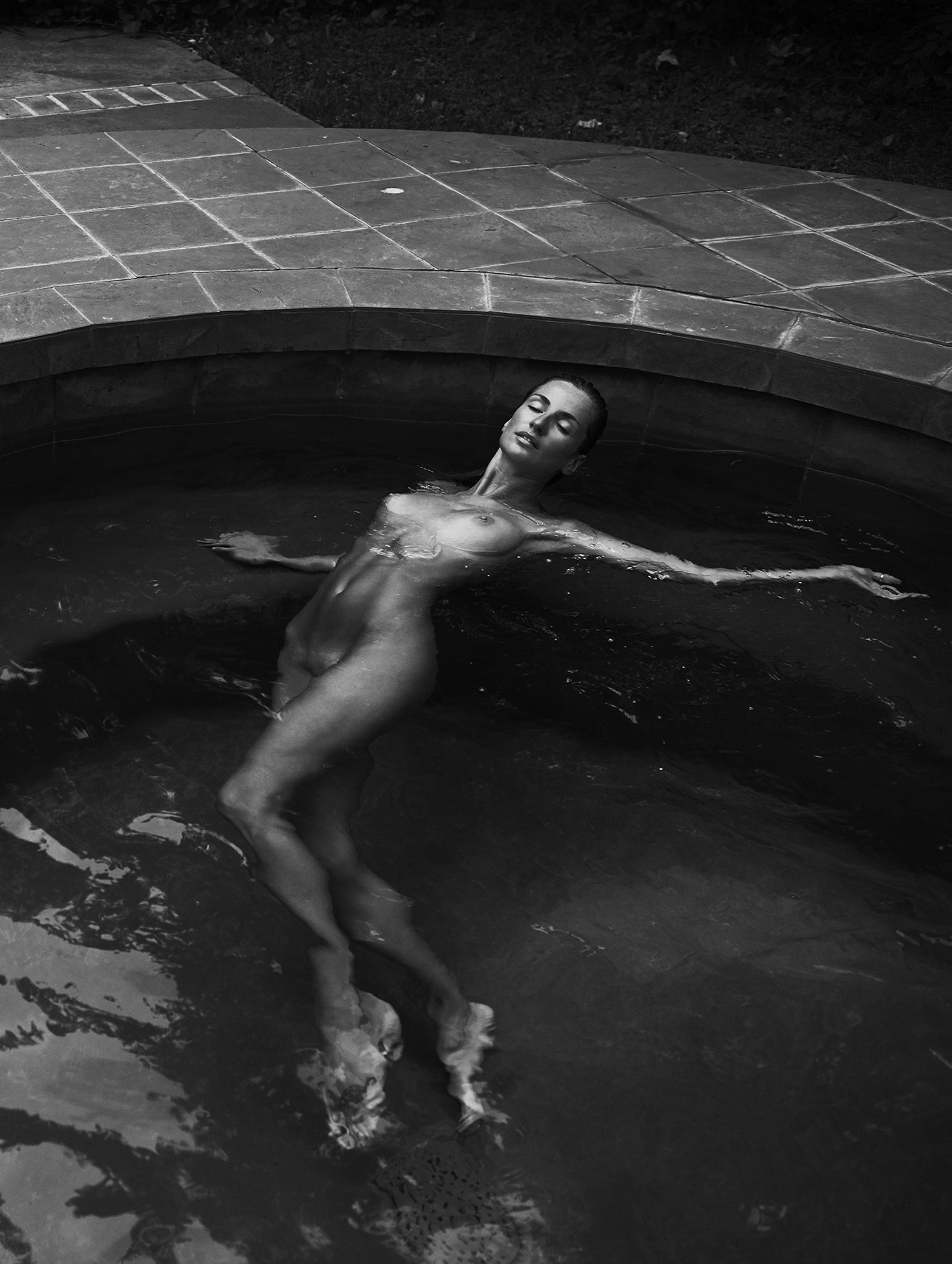 Элен Дали отдыхает у бассейна / Elen Dali nude by Stefan Rappo Элен Дали отдыхает у бассейна / Elen Dali nude by Stefan Rappo