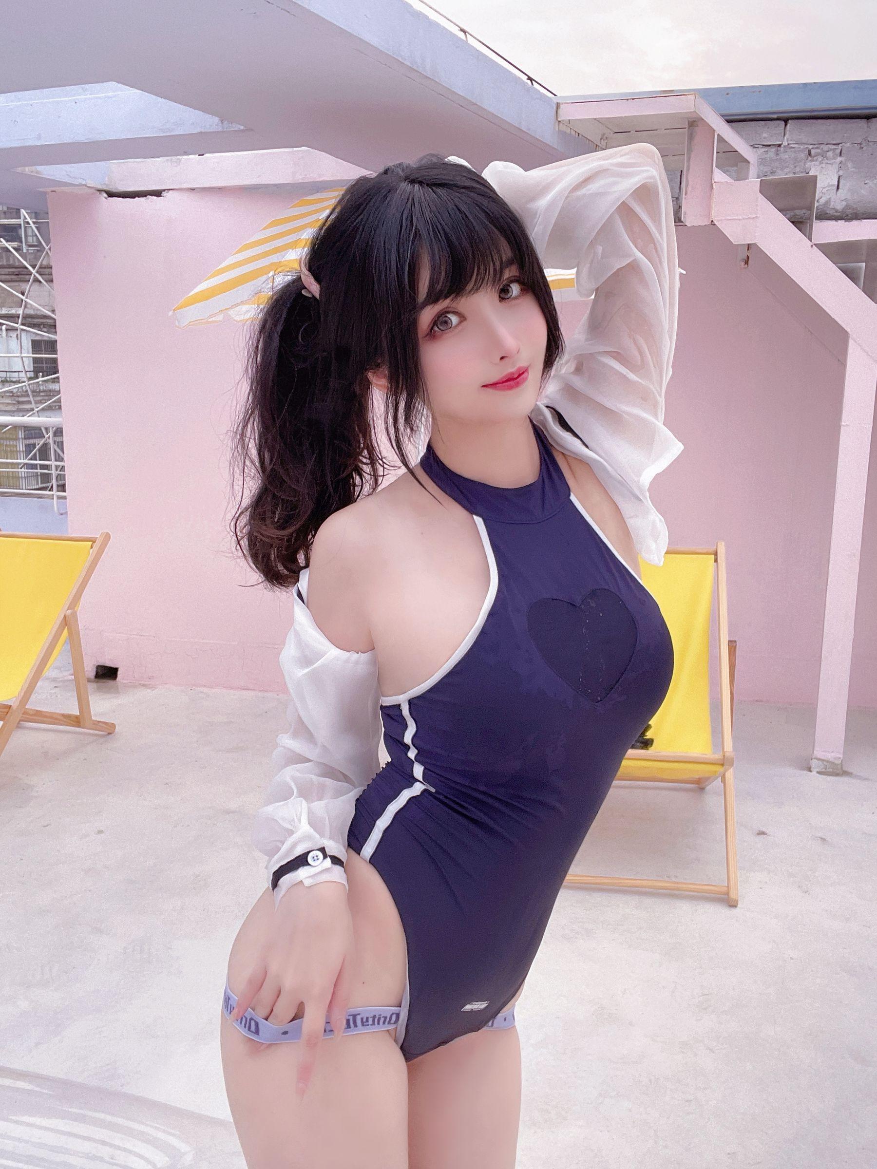 [网红COSER] rioko凉凉子 – 天台竞泳(42)