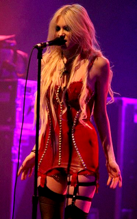 Taylor Momsen SmuZxW5j_o