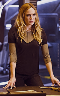 Caity Lotz QTxbm0nf_o