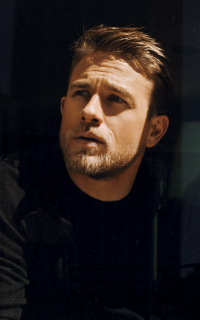 Charlie Hunnam DWtJwEqw_o