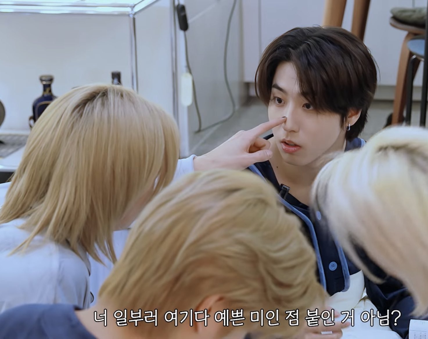 rJ6pUWDh_o.jpg