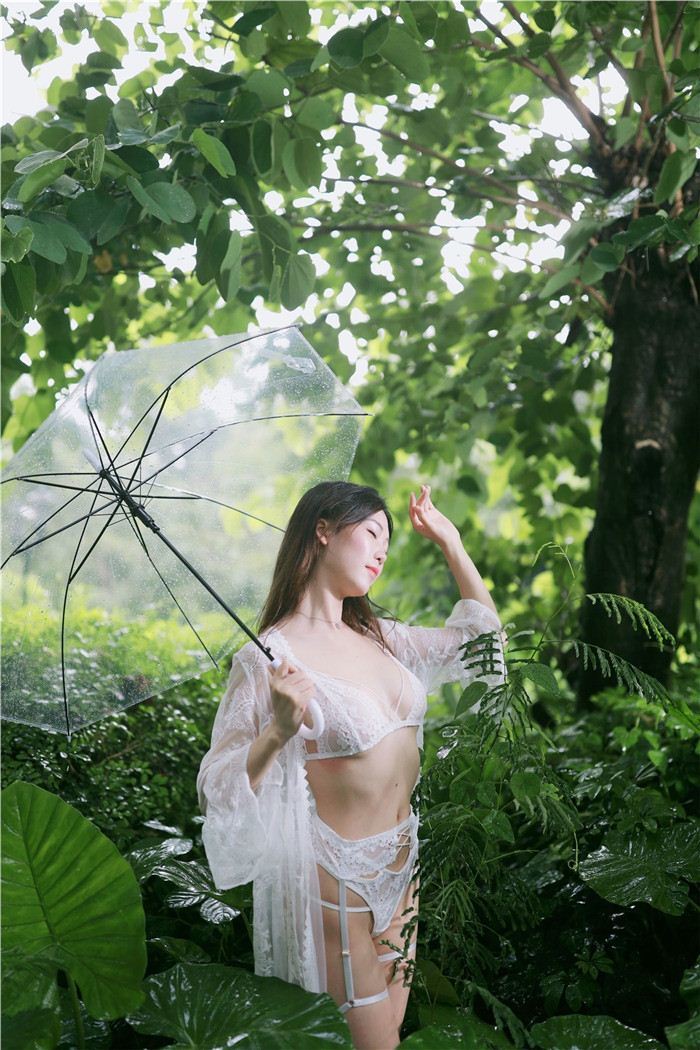 抖娘-利世小树林写真(12)