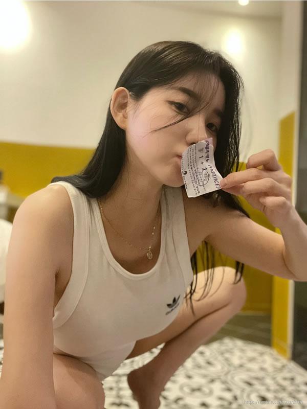清新小美女2km2km的fantrie私拍资源合集(23)