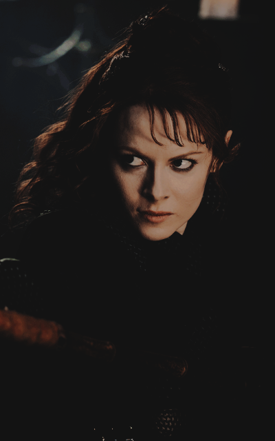 Emily Beecham 7mJsegwd_o