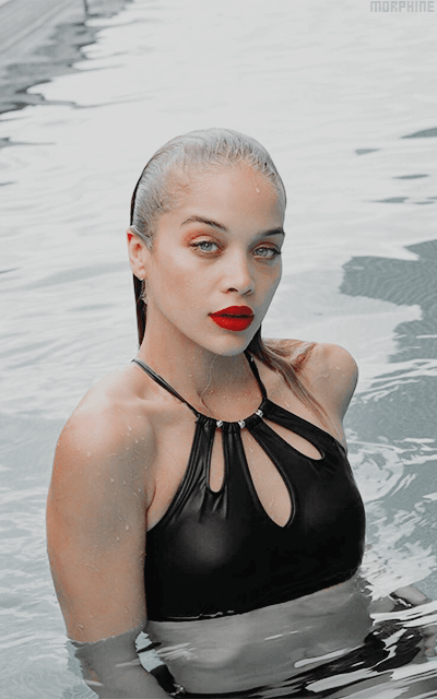 Jasmine Sanders WVhrEL9r_o