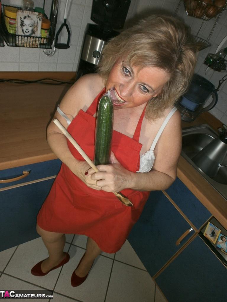 Slutty amateur housewife Caro could not resist masturbating in the kitchen(8)