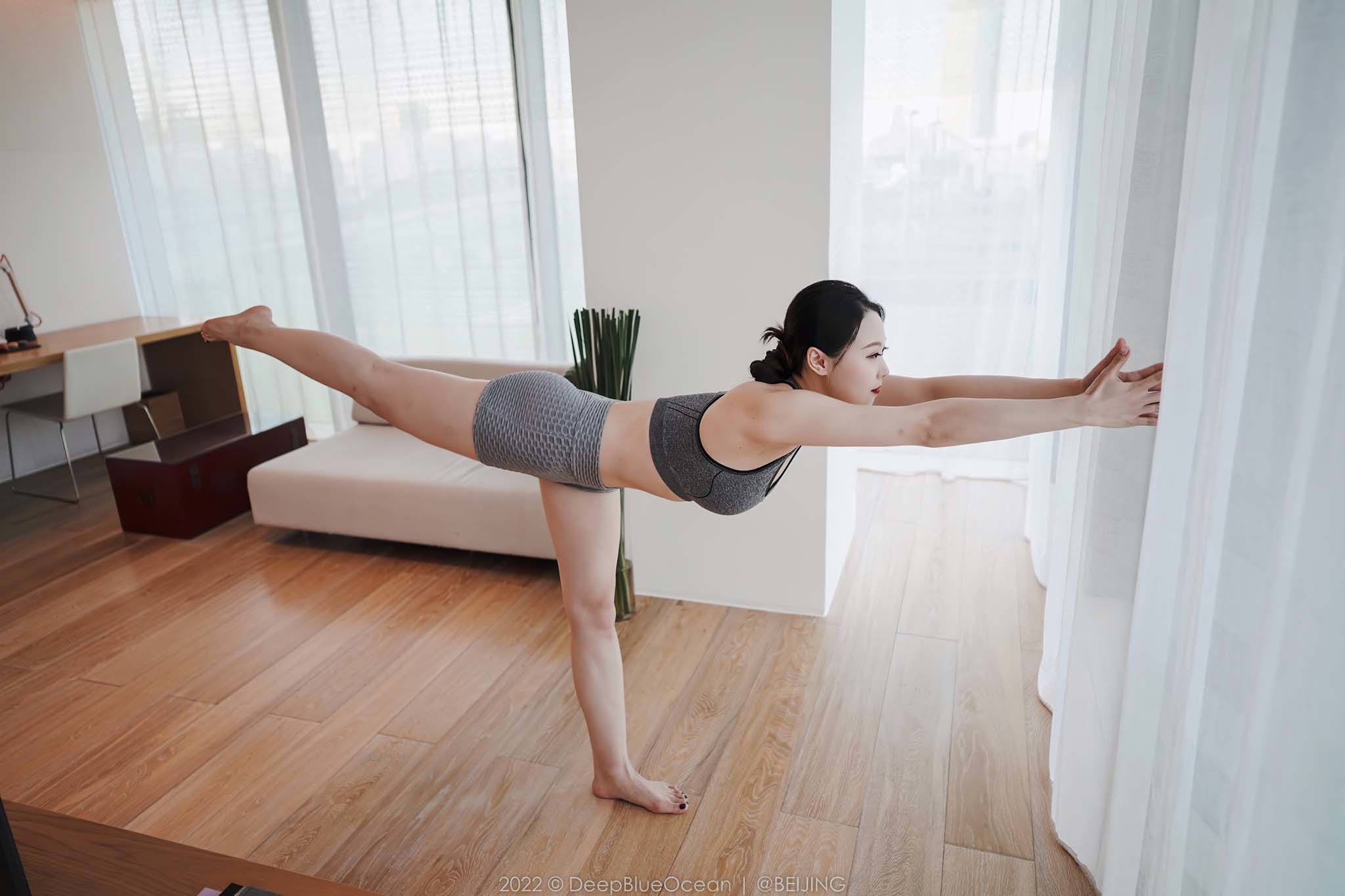 Yoga teacher Vera Yumeng&#39;s large-scale photo, make tea and sit down and watch it slowly