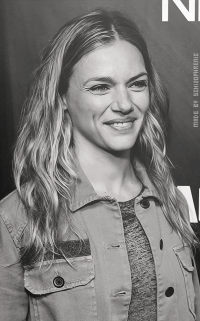 Tracy Spiridakos SopteGXJ_o