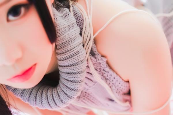 Cosplay面饼仙儿–露背毛衣私房写真(28)