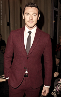 Luke Evans 9yht2zPk_o