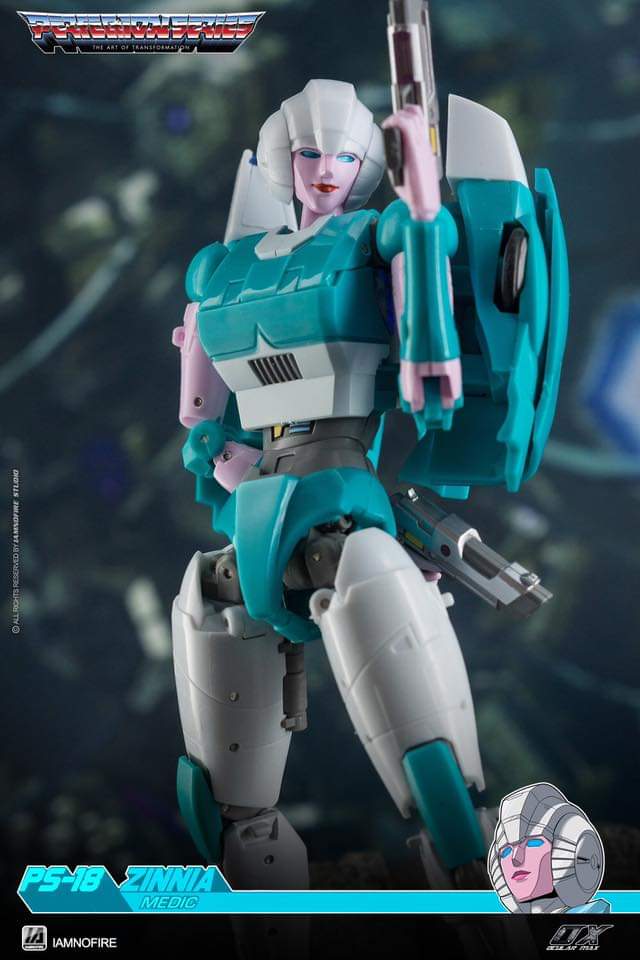 [Ocular Max] Produit Tiers - PS-04 Azalea - aka Arcee/Arcie (G1) ― PS-18 Zinnia - aka Paradron Medic/Médecin - Page 2 3AWi5hdR_o