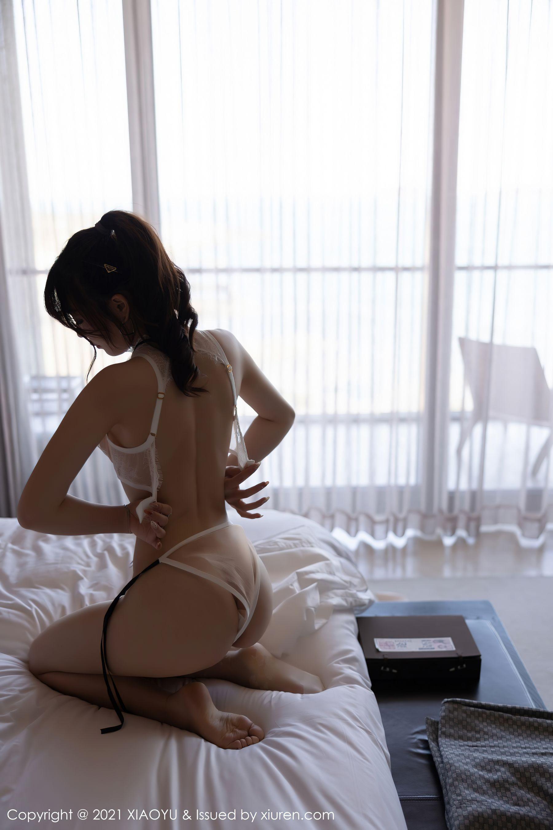 [语画界XIAOYU] Vol.521 芝芝Booty – 超A的牛仔短裤与雷丝服饰(62)