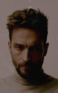 Tom Mison FHTH49Ci_o