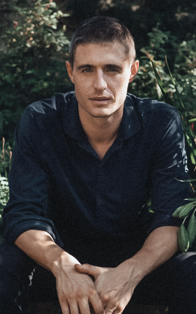 Max Irons GL9cSZwJ_o