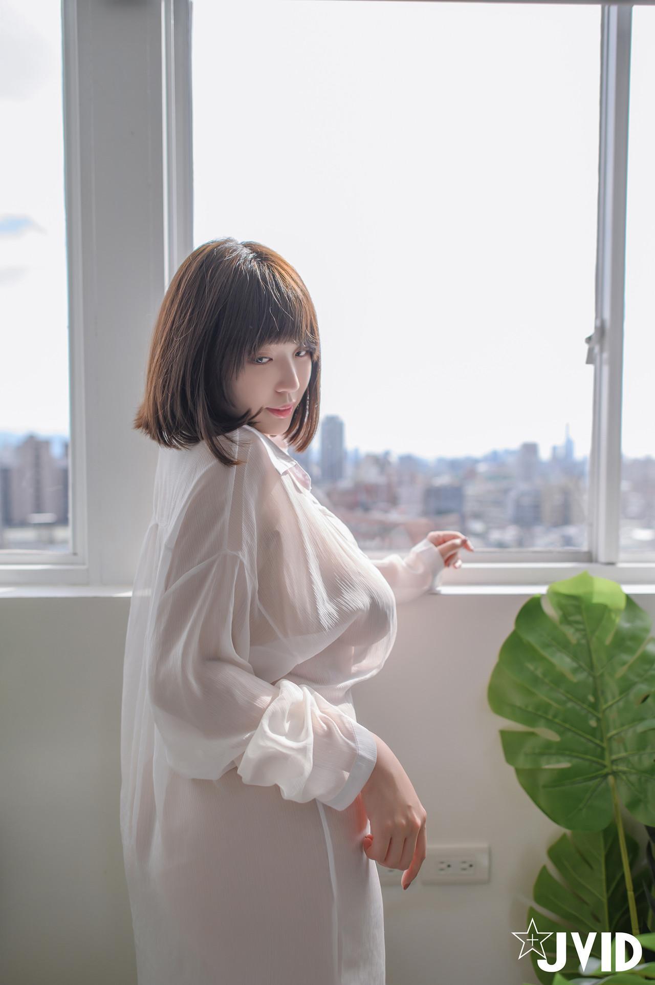 JVID Ruru茹茹 H級豪巨乳 寄宿家中的前同事－茹茹，一早醒來就衣衫不整！豪乳在眼前晃的我頭好暈啊～～～ Set.03(16)