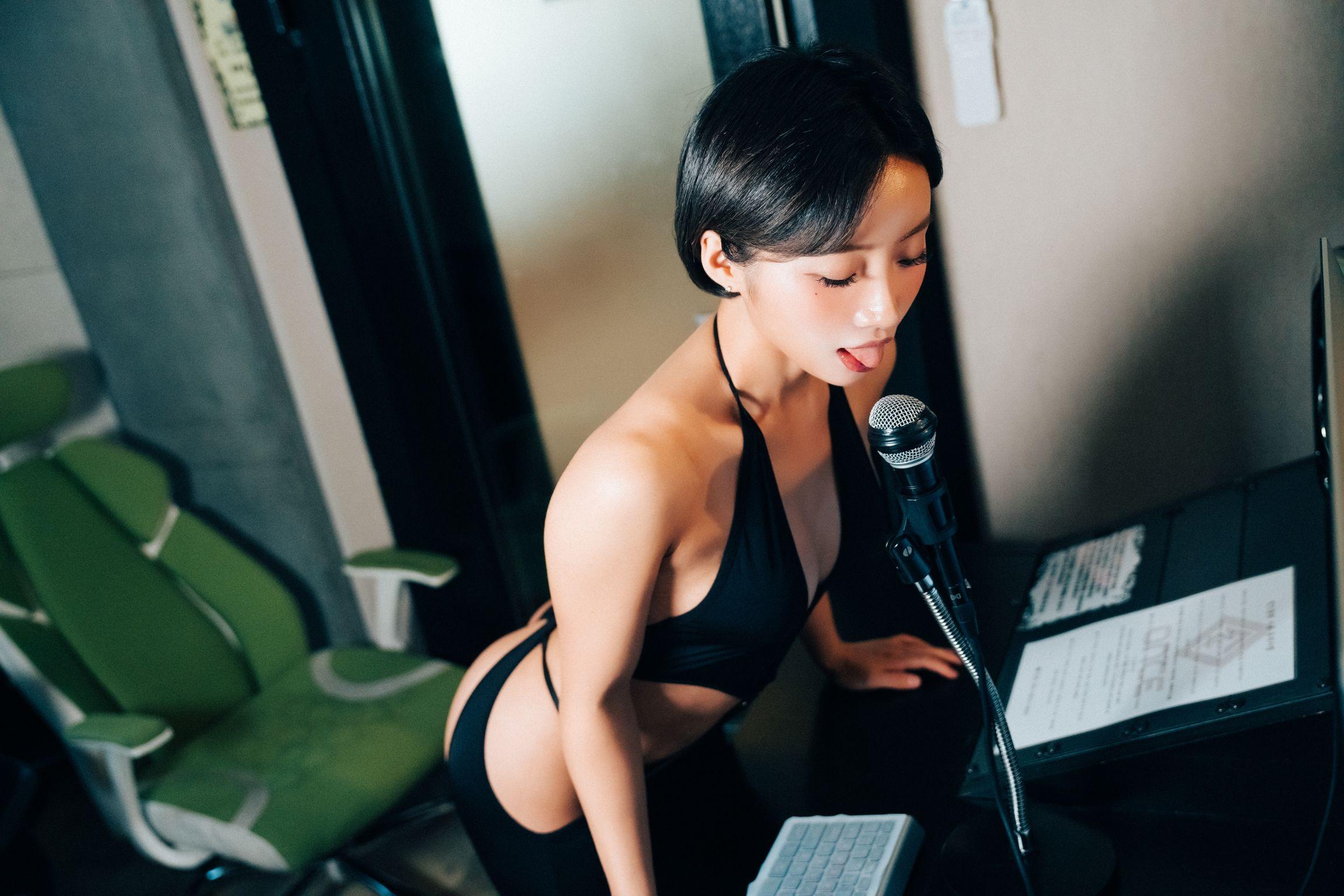 [Loozy] Booty Queen: Nude Recording (155 photos )(12)