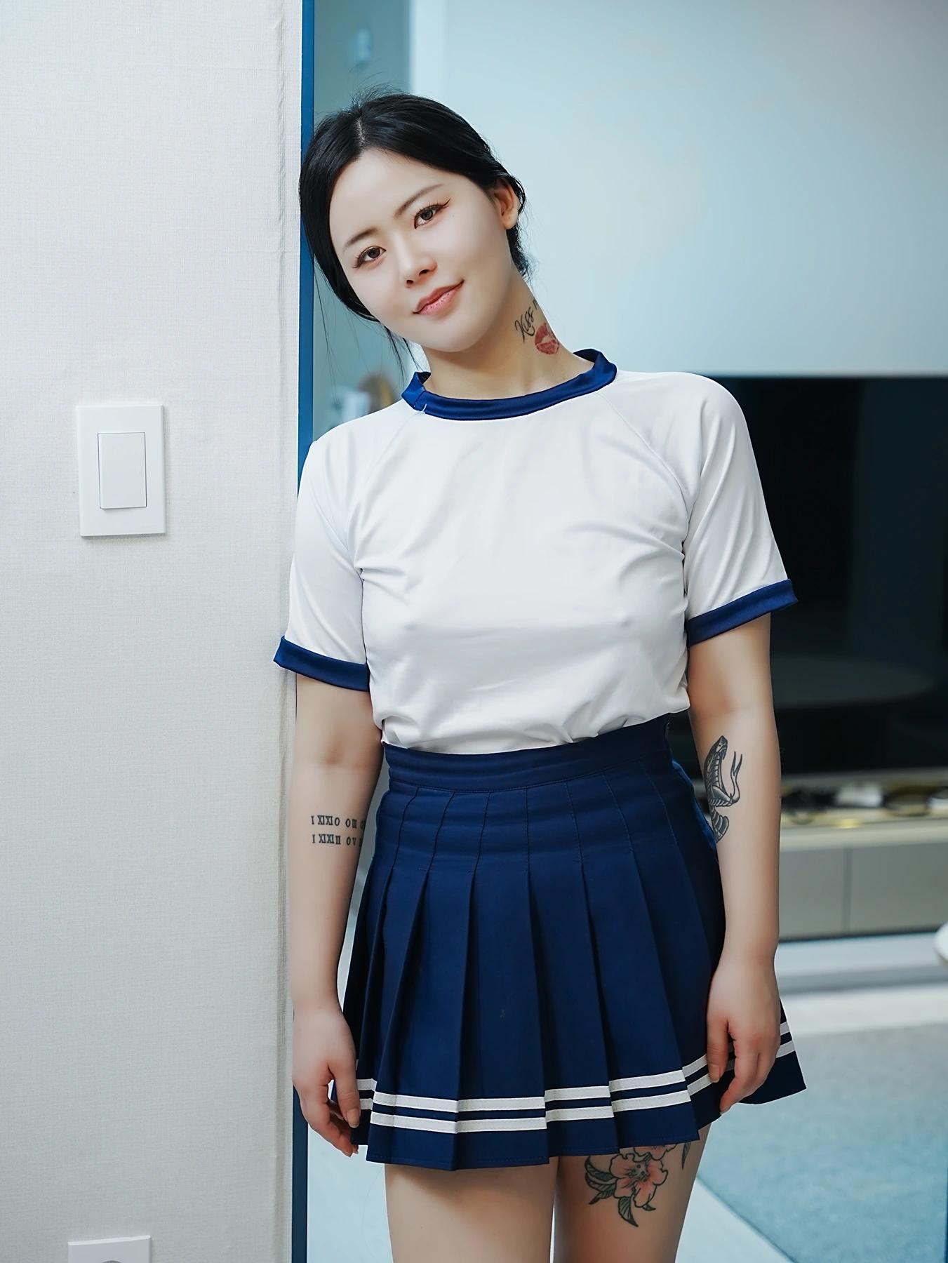 Choi Ri 최리, Photobook Vol.01 「Bloomers」 Set.01(1)
