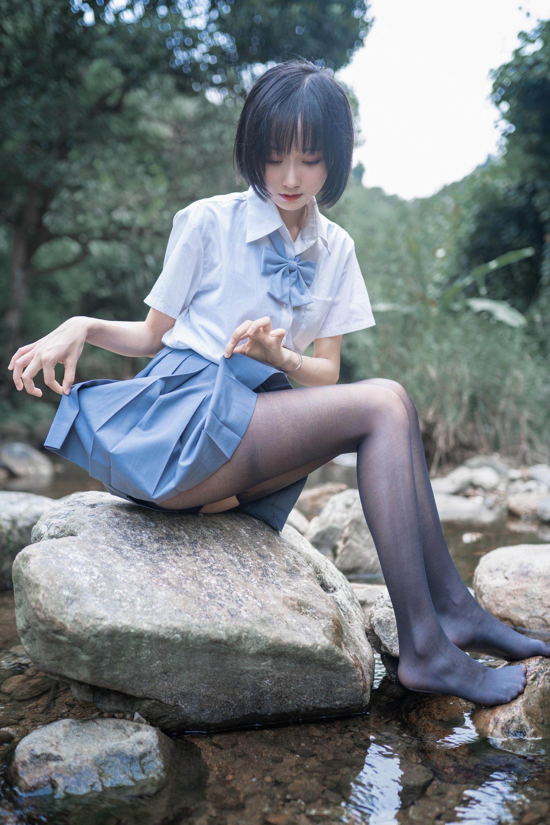 木绵绵OwO 《水色溪边制服》 写真集