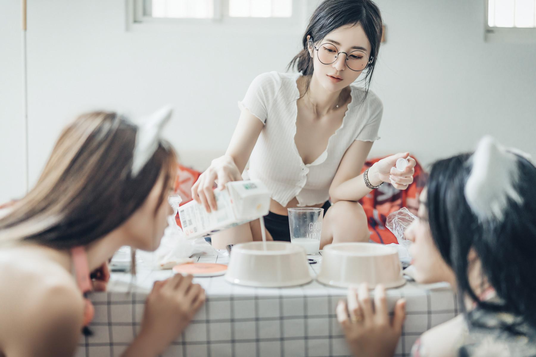 JVID精品 三位女神全裸合體? 宅女辰辰與她的兩隻貓咪飄飄 妍妍的性生活❤️ Vol.01 Set.01(36)