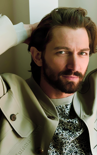 Michiel Huisman AgwwjFdU_o