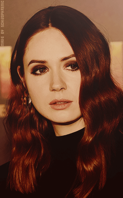 Karen Gillan RDMU5d4r_o