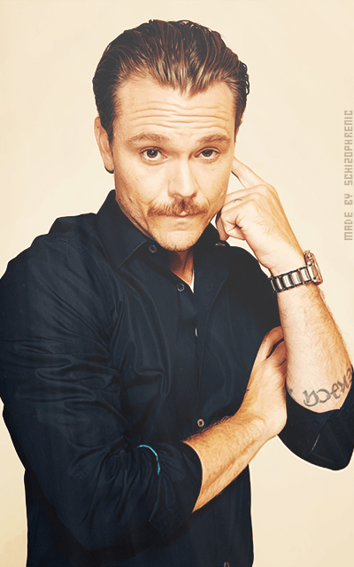 Clayne Crawford Aj0K6NIj_o