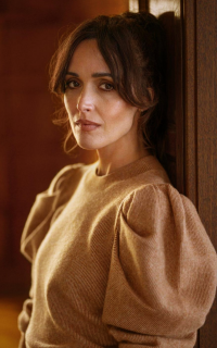 Rose Byrne DQkaXJoA_o