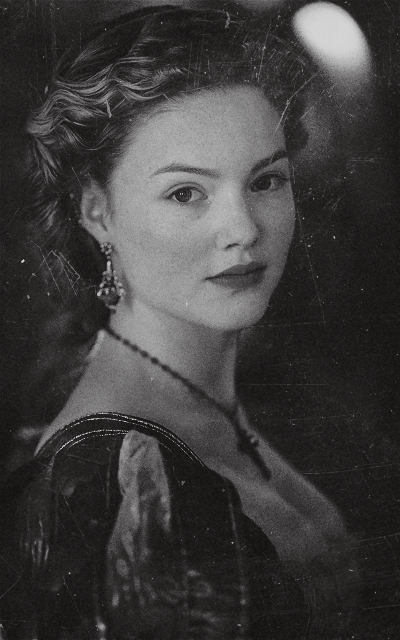 Holliday Grainger AAjSFF44_o